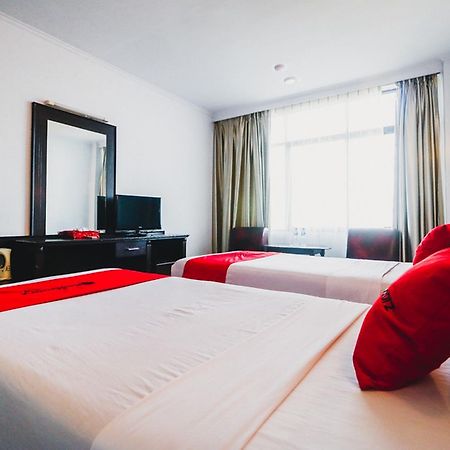 Reddoorz Plus Near Mall Ratu Indah 2 马卡萨 外观 照片